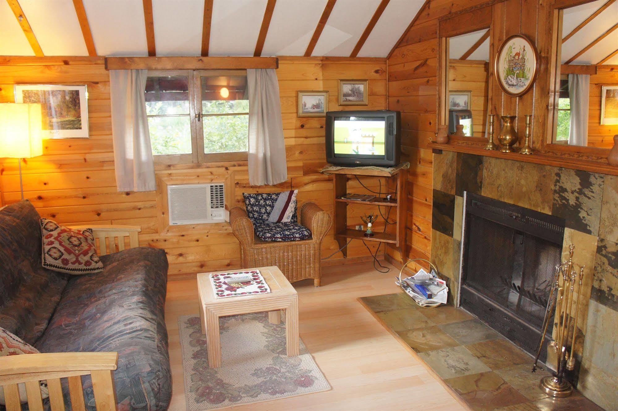 Fairmont Mountain Bungalows フェアモント・ホット・スプリングス エクステリア 写真