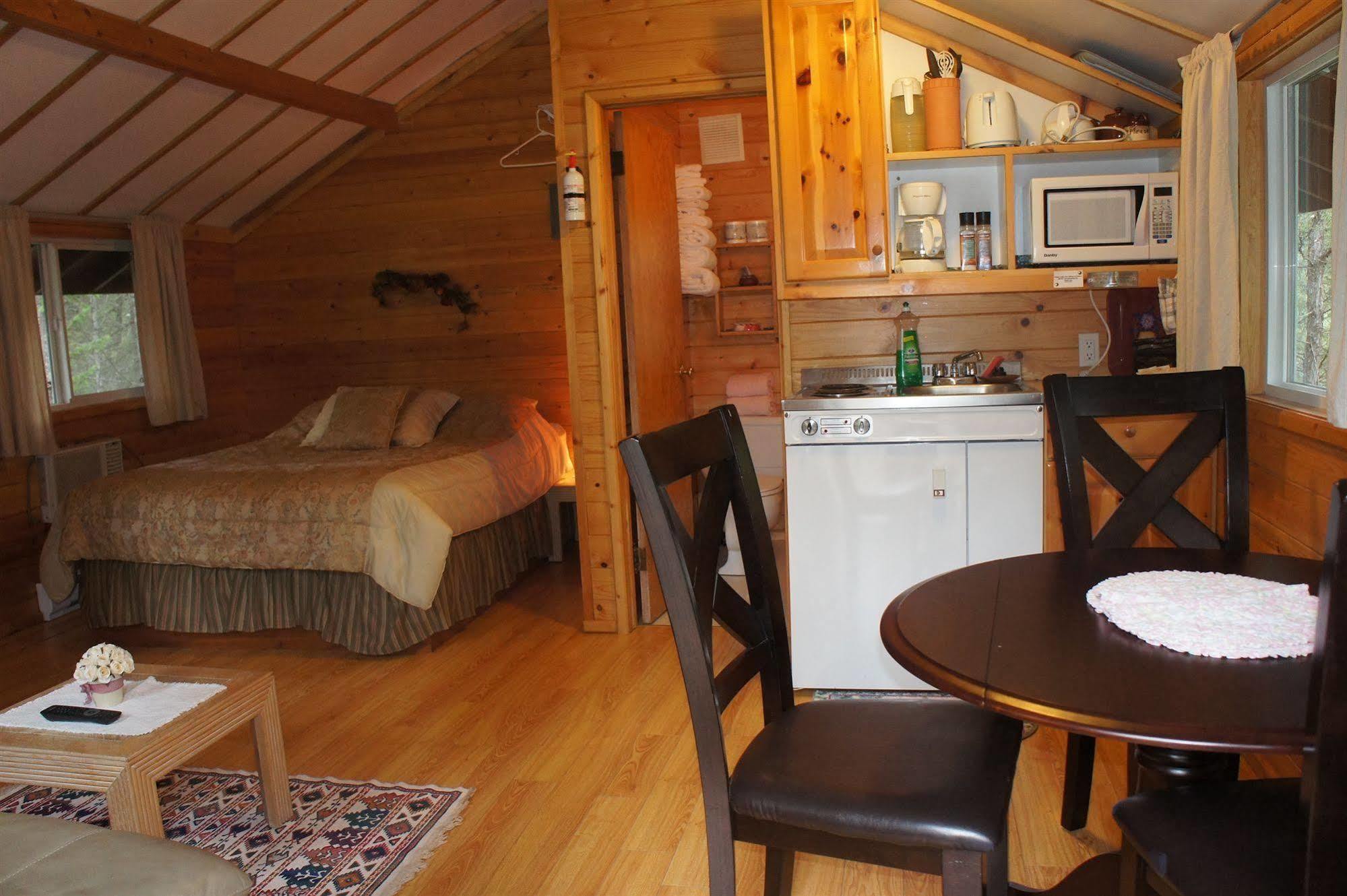 Fairmont Mountain Bungalows フェアモント・ホット・スプリングス エクステリア 写真